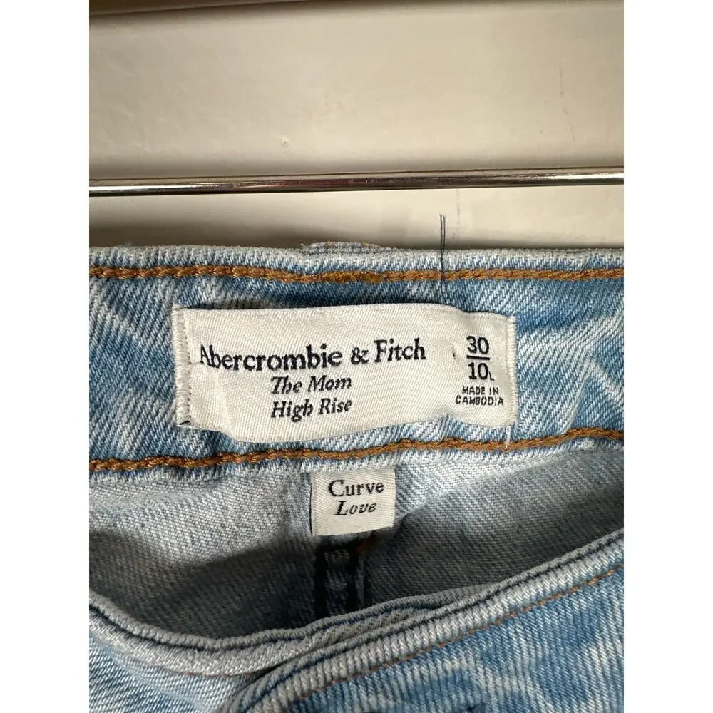Abercrombie & Fitch The Mom High Rise‎ Curve Love Sz 30/10 Distressed Light Wash
